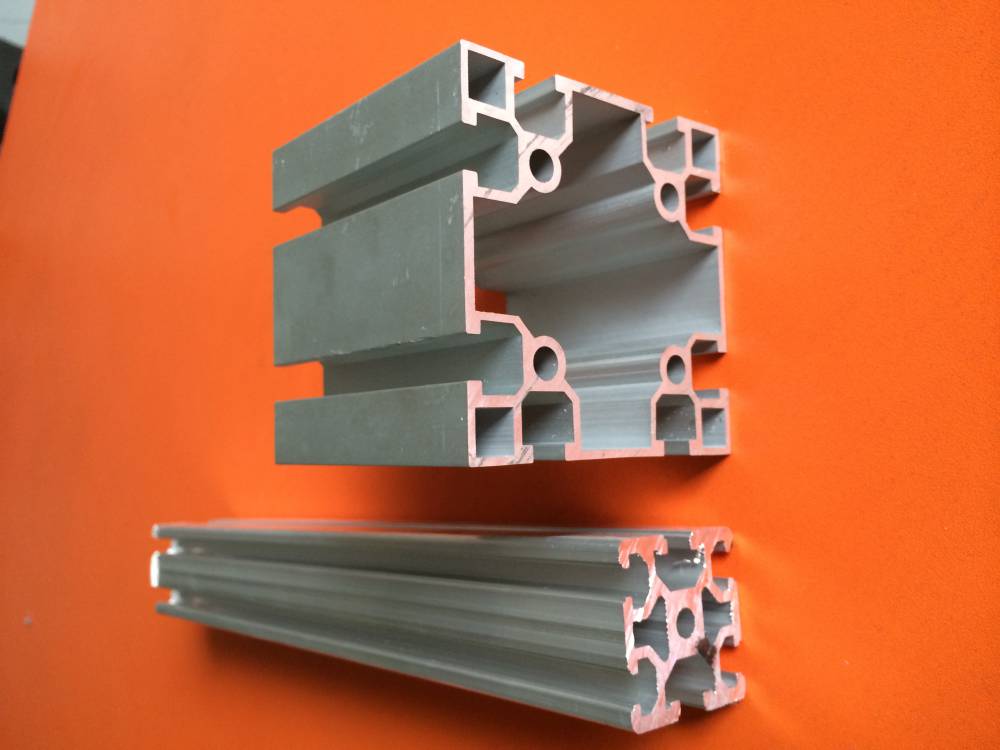大鹏铝业有限公司 是一家大型铝型材生产基地主要产品