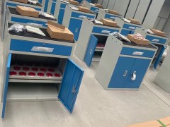 When it comes to crafting knife cabinets, there's no one more specialized than Jinghua Chuang.