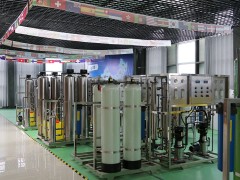 What are the key concerns for storing and transporting urea for automotive use during summer?