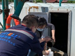某污水处理厂现场取样化验