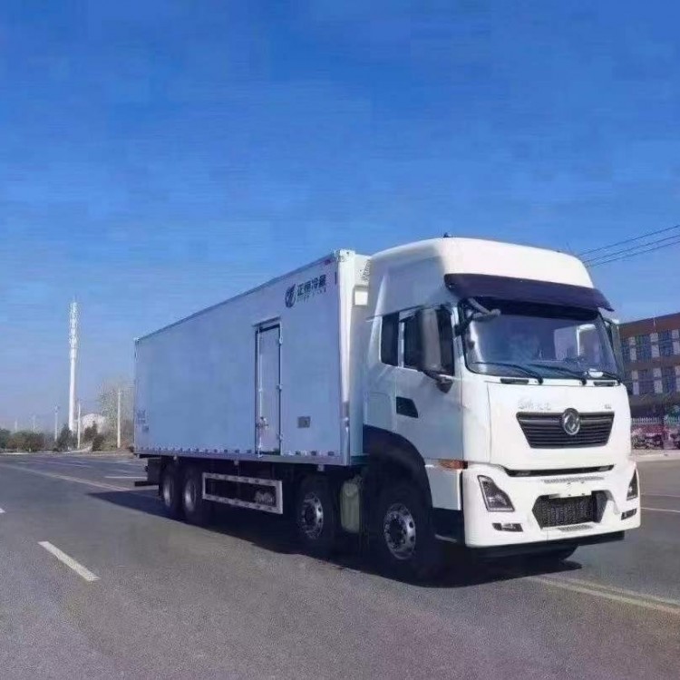 (国六)东风天龙KL高顶双卧(9.6米)冷藏车