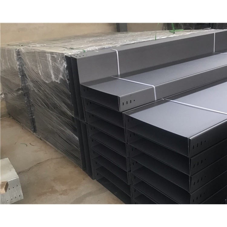 Rack-mounted cable tray