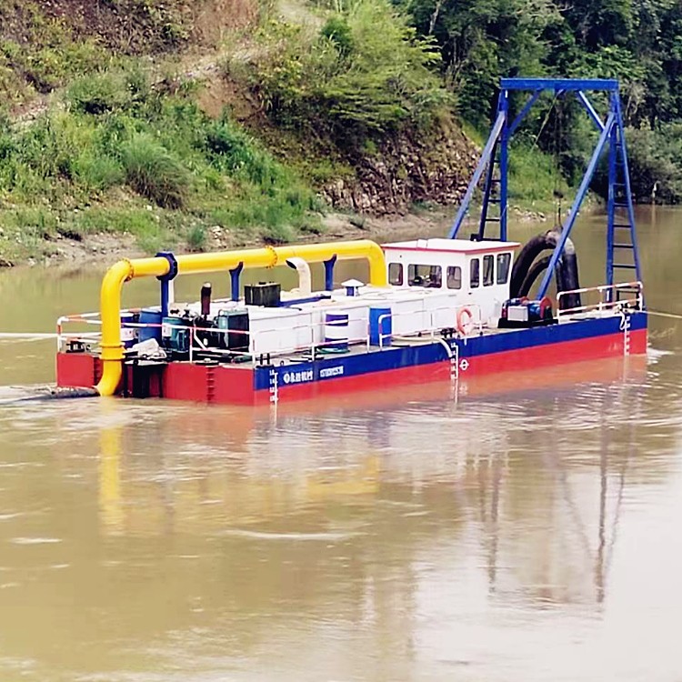 Suction dredge ship