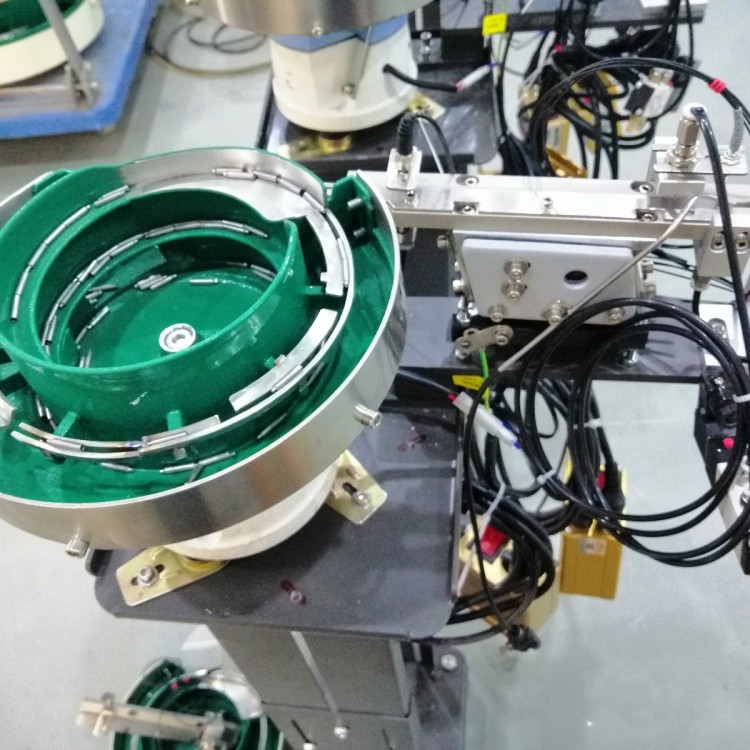Steel needle vibratory disk