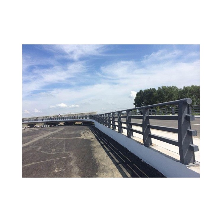 桥上防撞护栏