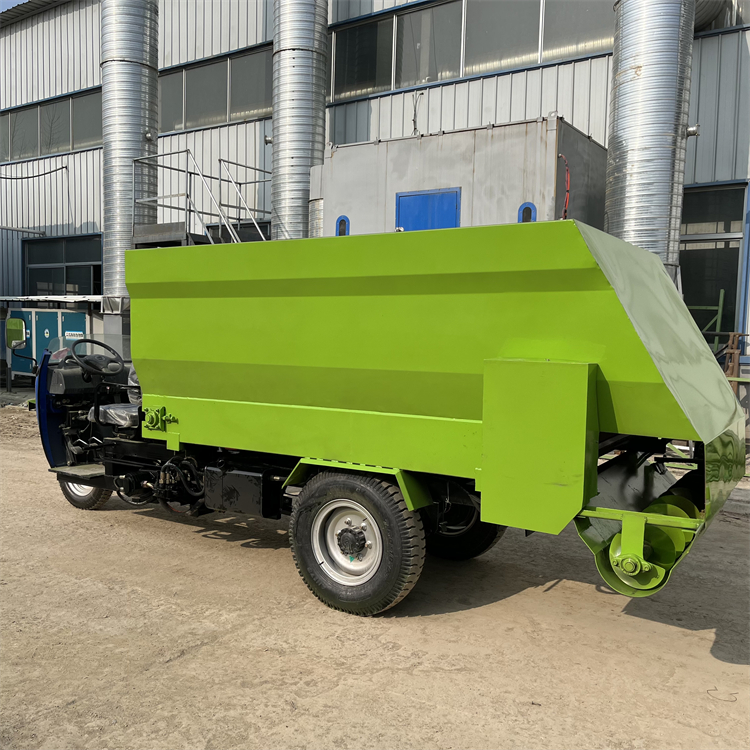 Livestock Farm Electric Hay Spreader | Tractor-Pulled Mixing and Feed Distributor | Sheep Farm Diesel Feeding Truck Runhua