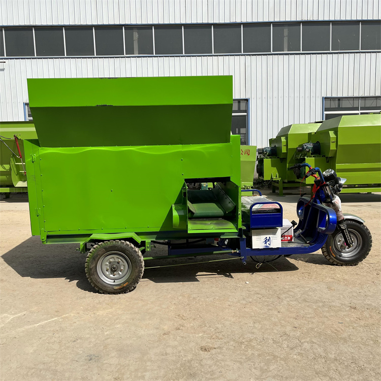 Direct-Feed Hay and Feed Truck for Cattle and Sheep, Small to Medium Livestock Feeding Vehicle, Automatic Three-Wheeled Spread Truck, Runhua