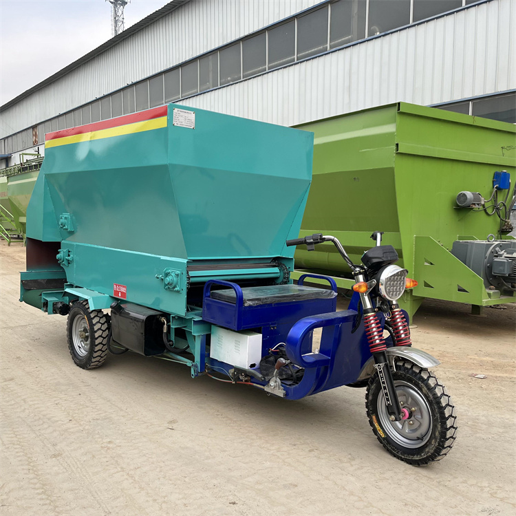 Electric Three-Wheeled Spiral Fertilizer Sprayer, New Energy Electric Feeding Truck, Diesel Feeding Truck, and Runhua
