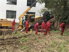 500钢管穿越河流施工现场