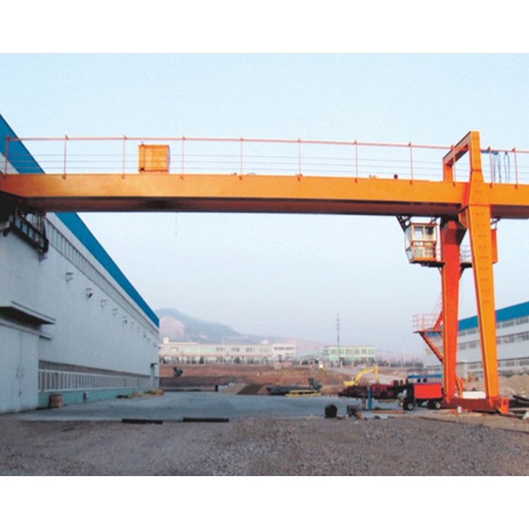 双主梁半门式起重机