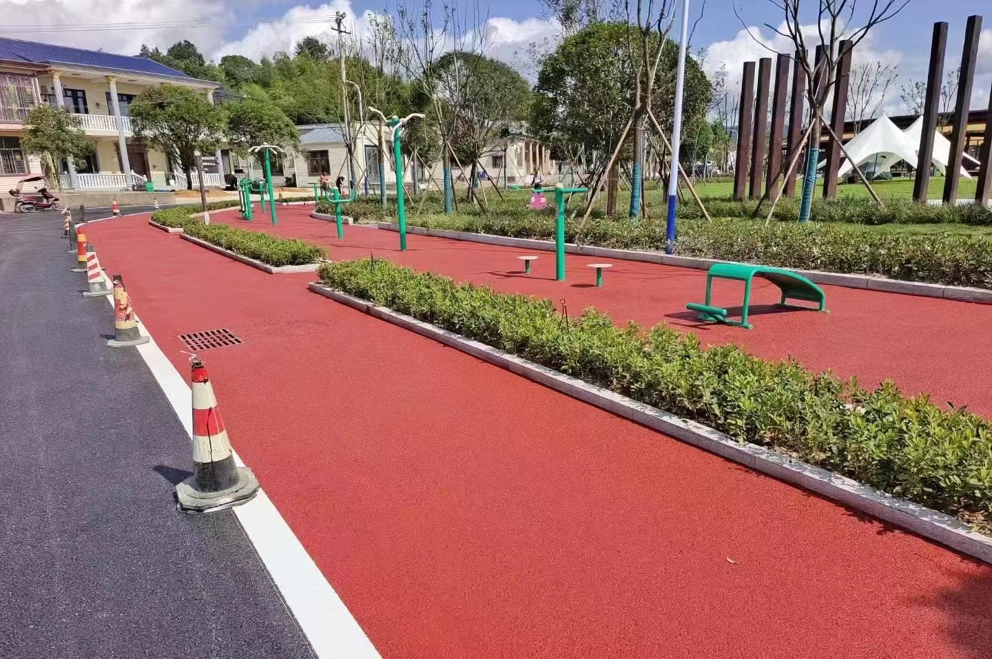 日照市车管所高承载透水混凝土地坪 运动区露骨料彩色步道包工包料