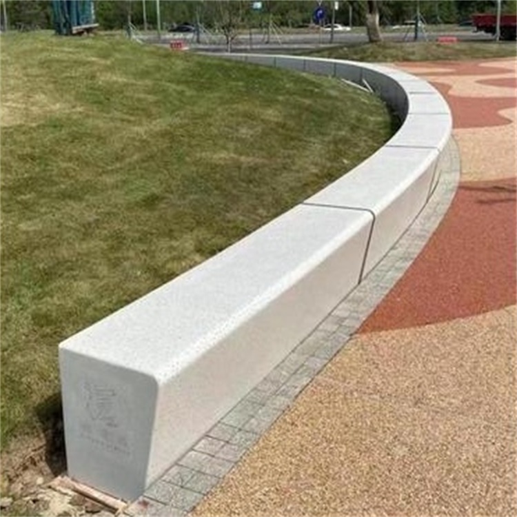 临沂市体艺场装饰新设计----真石丽泰科石树池式坐凳 造景池设计施工