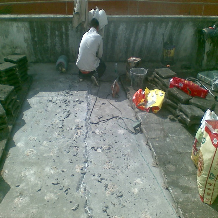 房屋渗漏水困扰?专业维修团队教你科学 “堵漏”