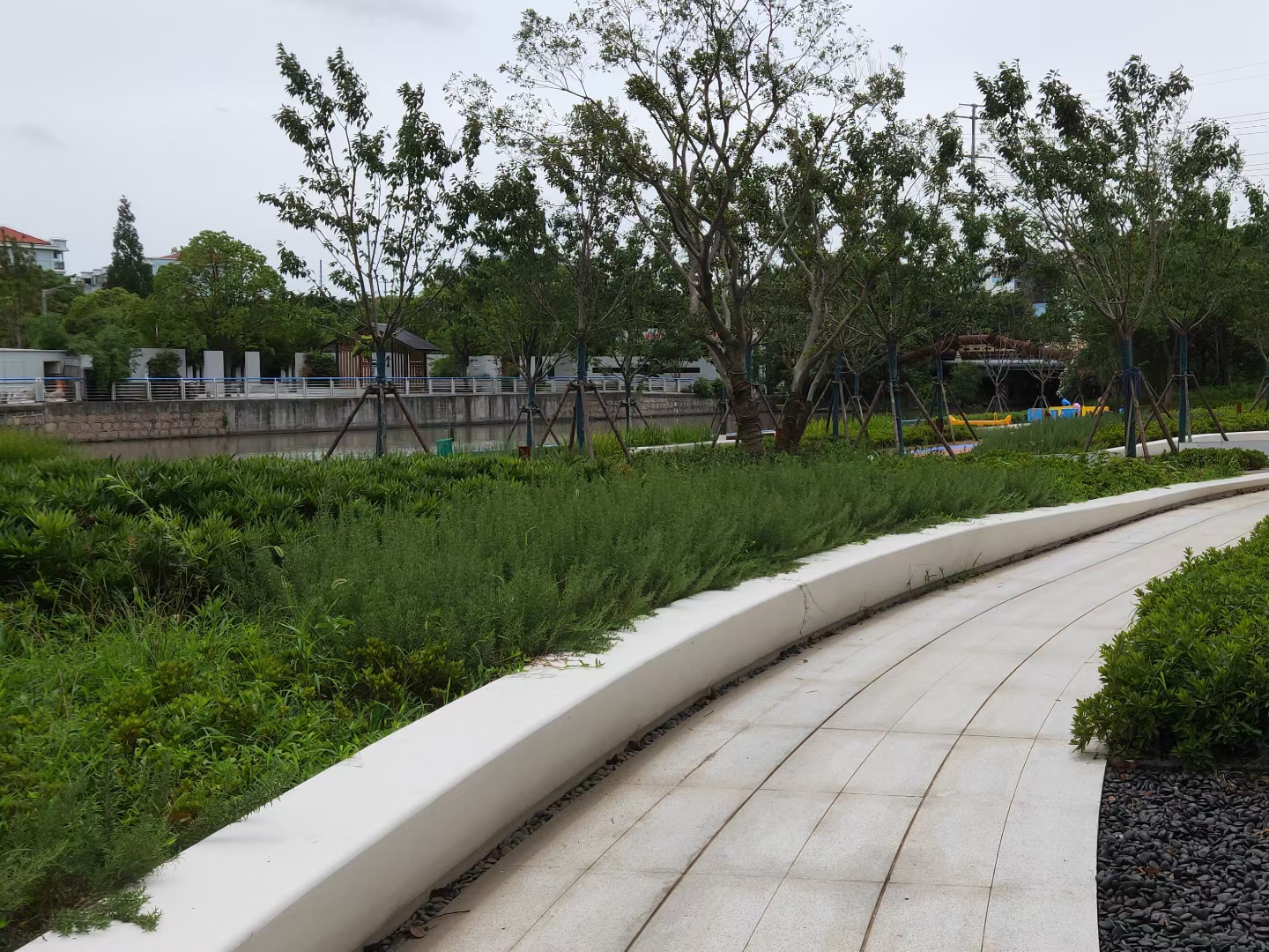 UHPC艺术混凝土产品造型定制 真石丽泰科石花池坐凳现场浇筑 UHPC艺术混凝土产品造型定制 真石丽泰科石花池坐凳现场浇筑