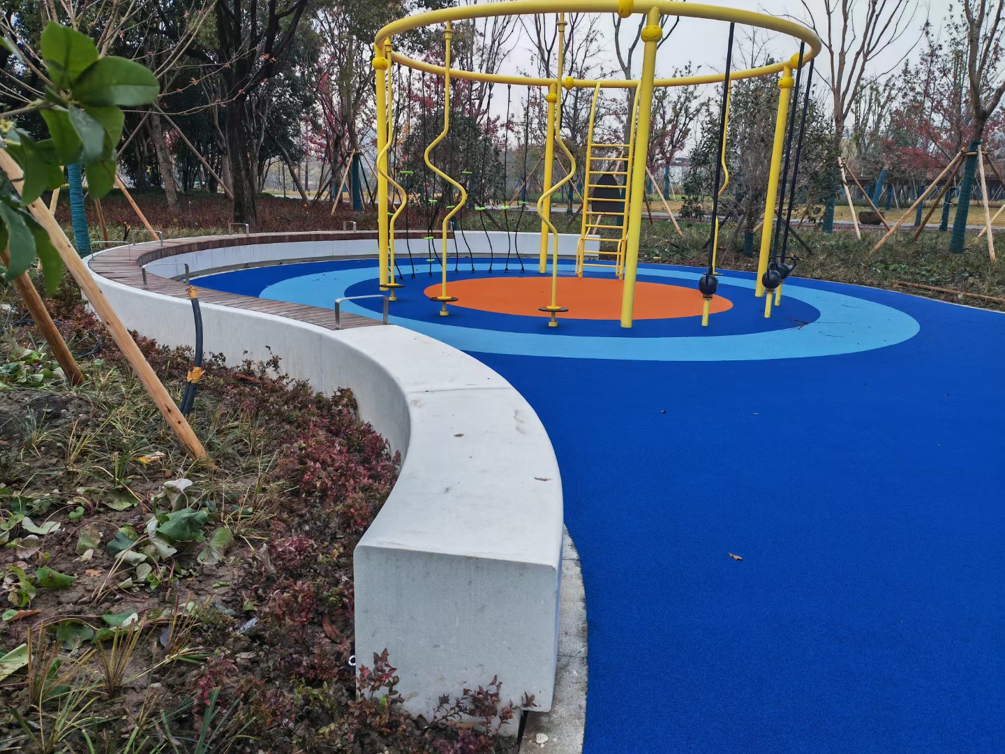 衡水飞机场艺术景观真石丽泰科石坐凳制作 聚合物泰科砼石材料供应