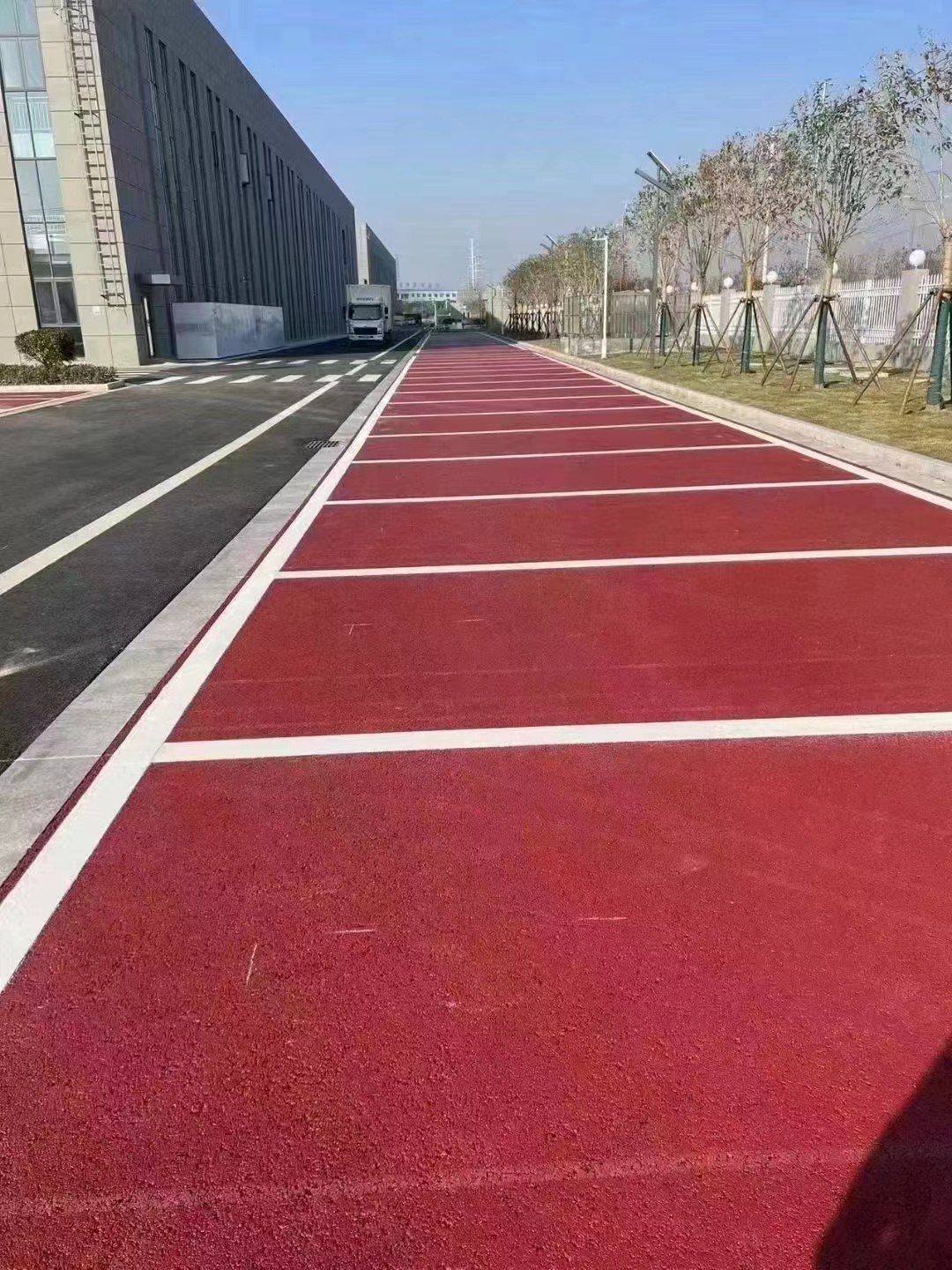 海绵城市透水混凝土地面施工材料供应商 高渗水人行道施工介绍
