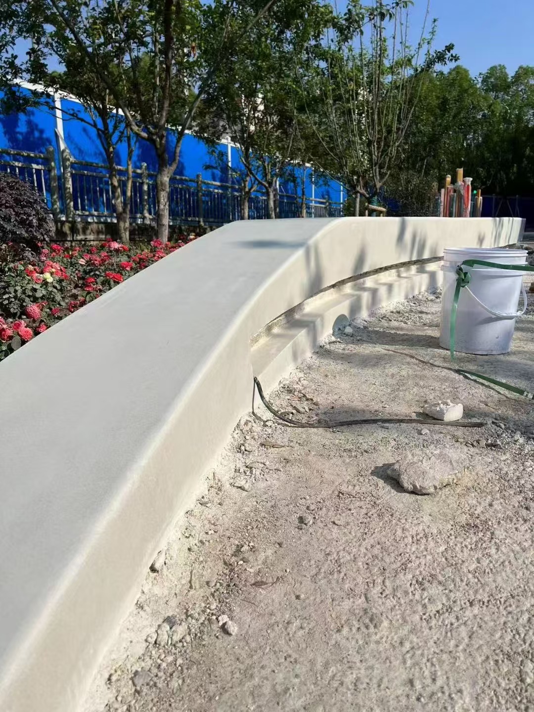 洛阳文化公园高性能真石丽泰科石异形花坛 混凝土坐凳专业包工包料