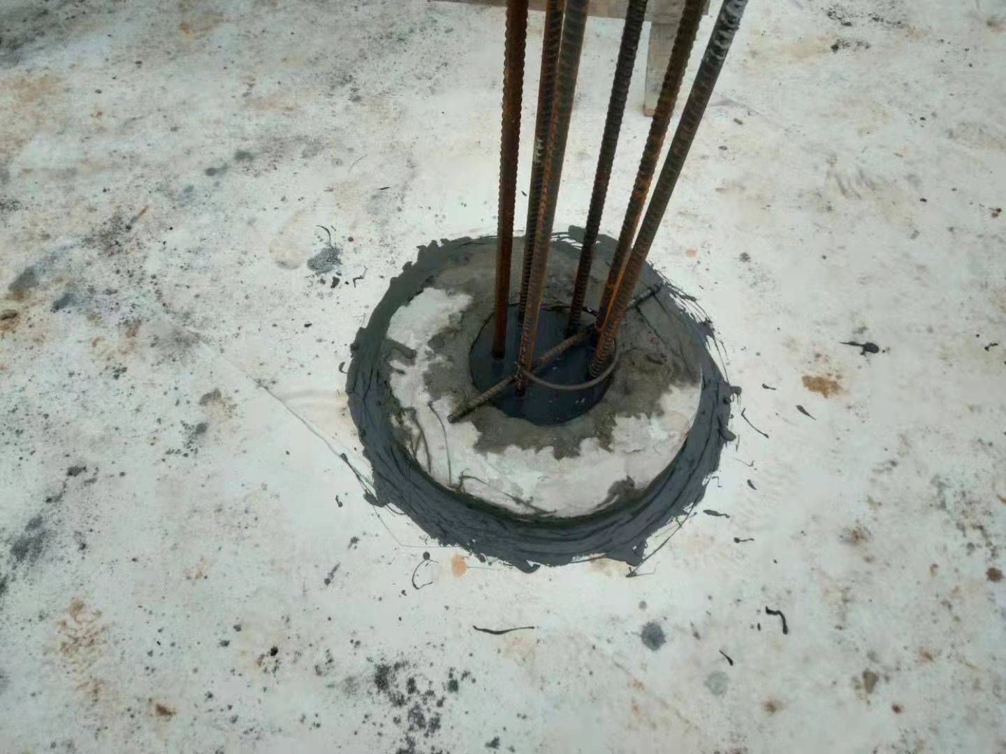 专业堵漏材料厂家推荐湖北首云，提供外墙防水涂料及道桥防水系统