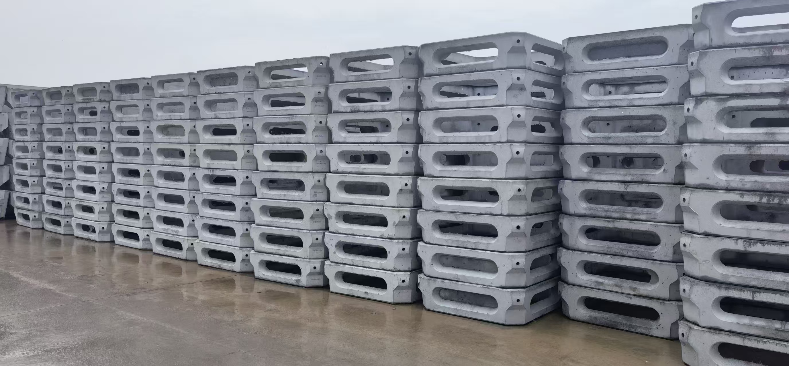 哈尔滨超远水泥制品：水泥预购件、矩形槽、水利砖厂家