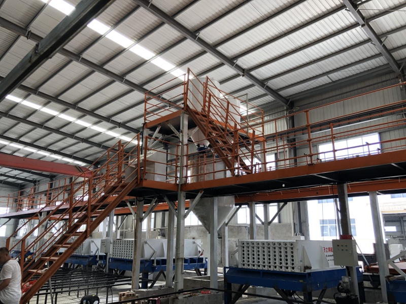 水泥实心墙板设备的优势与济南立博精工机械设备有限公司介绍