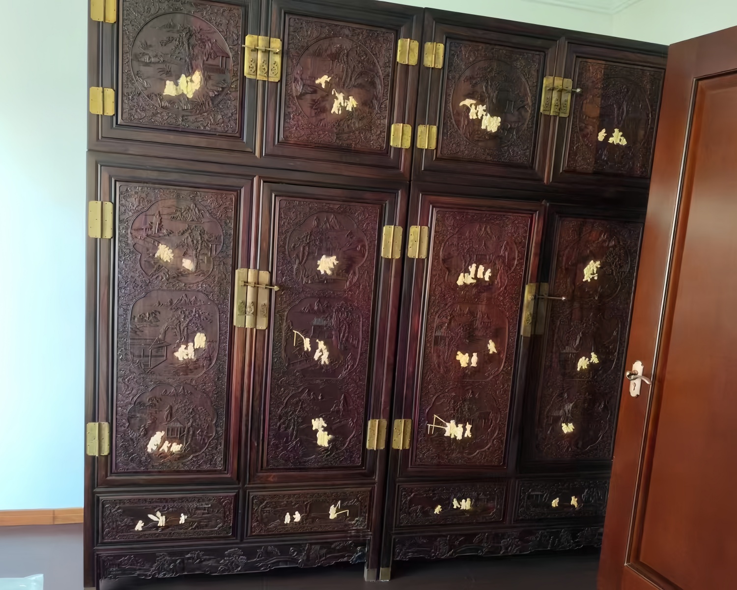 大叶紫檀家具回收服务：北京木隆居家居有限公司的专业之选