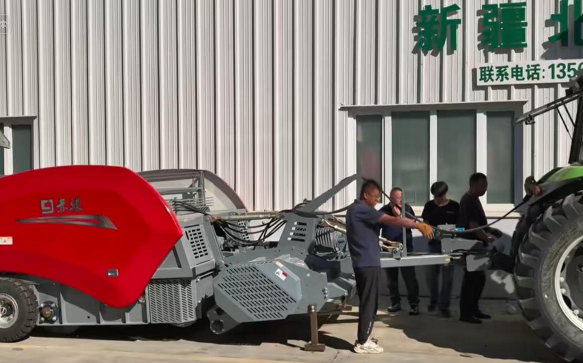 残膜回收机工作场景