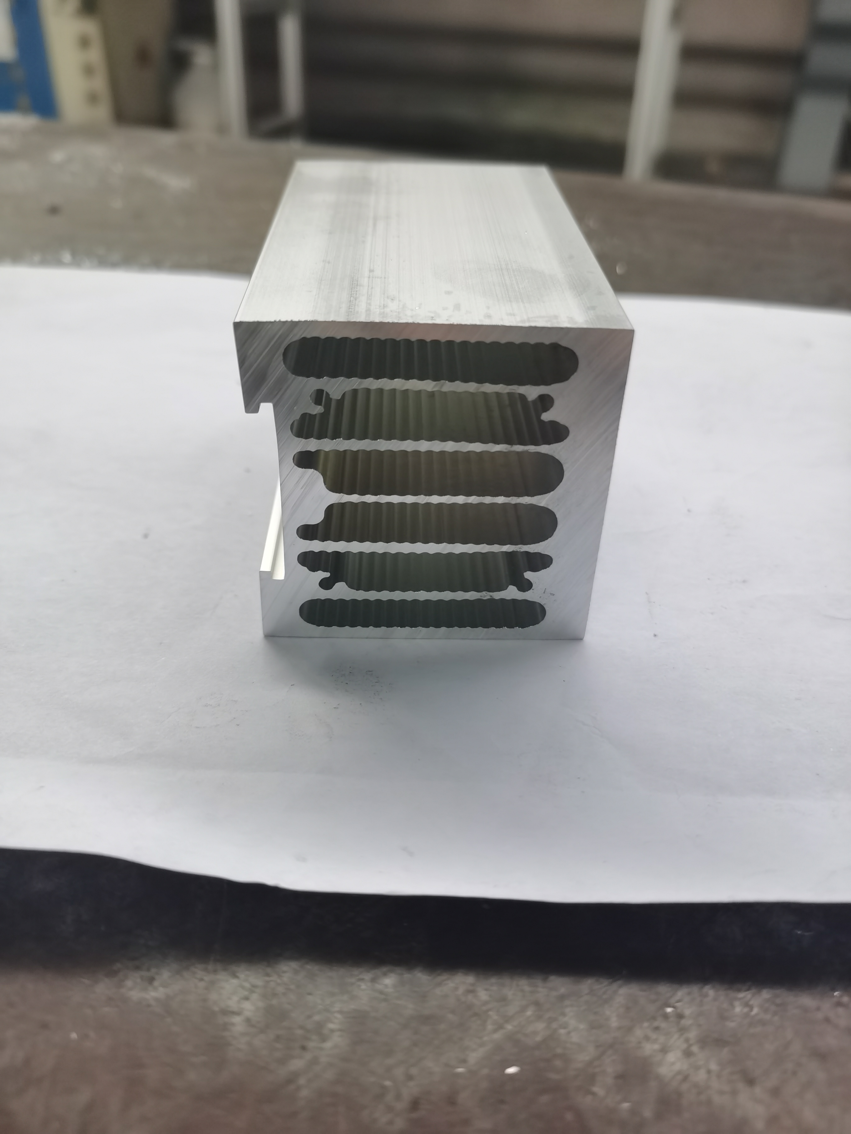 江阴市鼎杰铝业有限公司：广告边框铝型材的可靠制造商