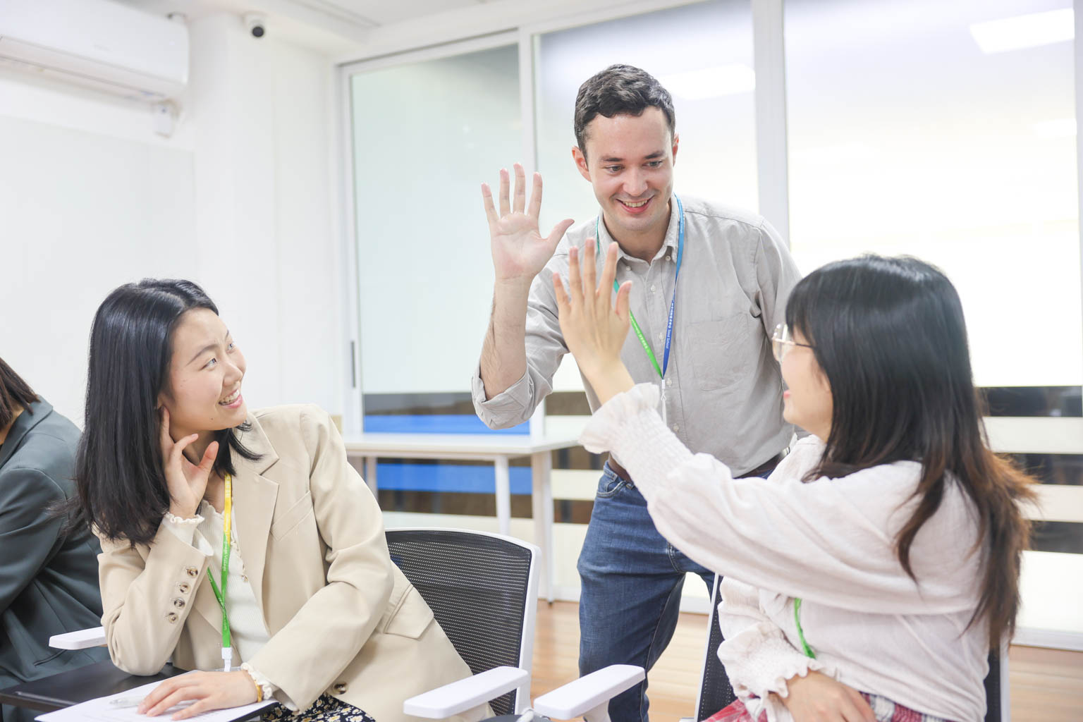 成人英语培训哪家强？珠海平和英语村实力揭秘