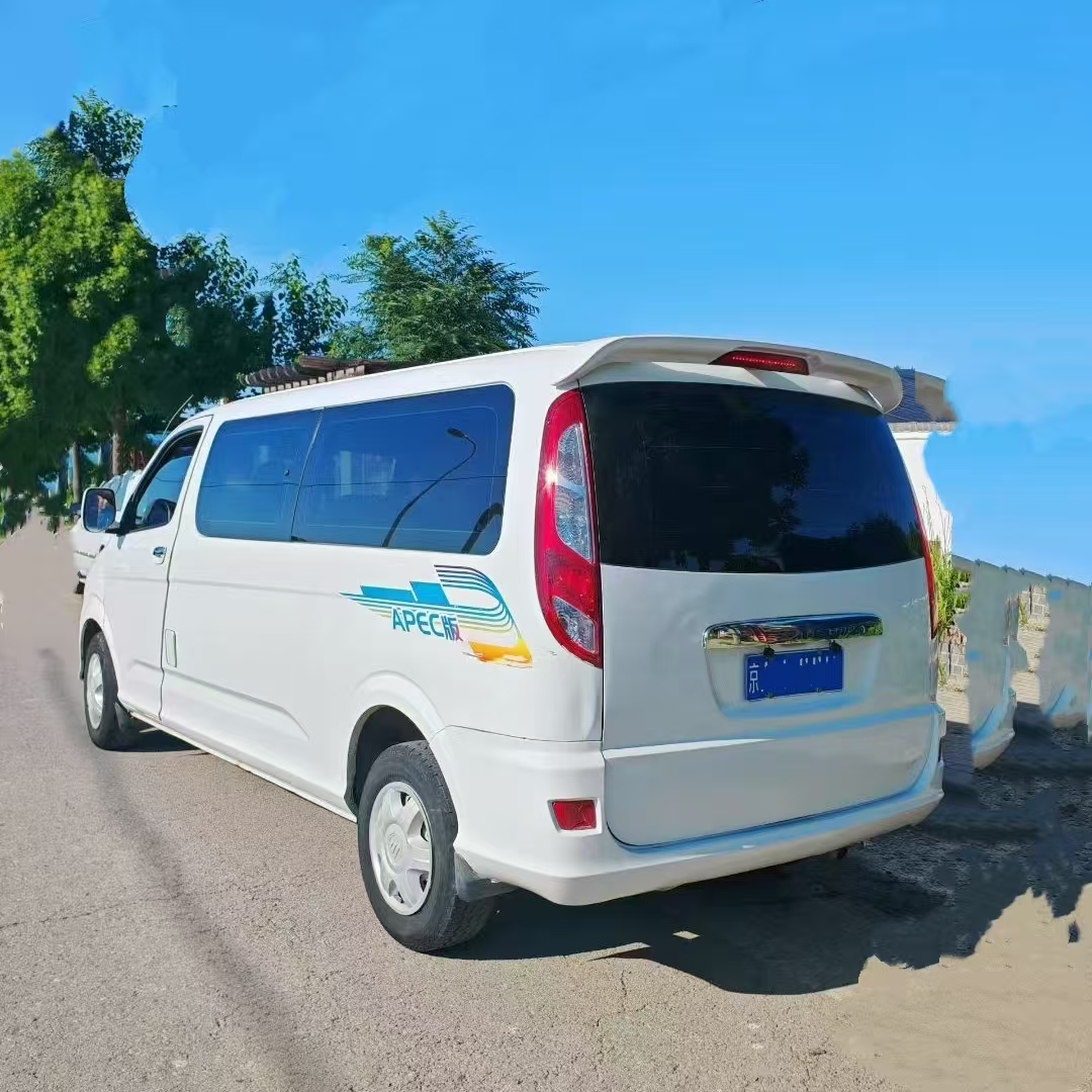 乔两乔二手车展示