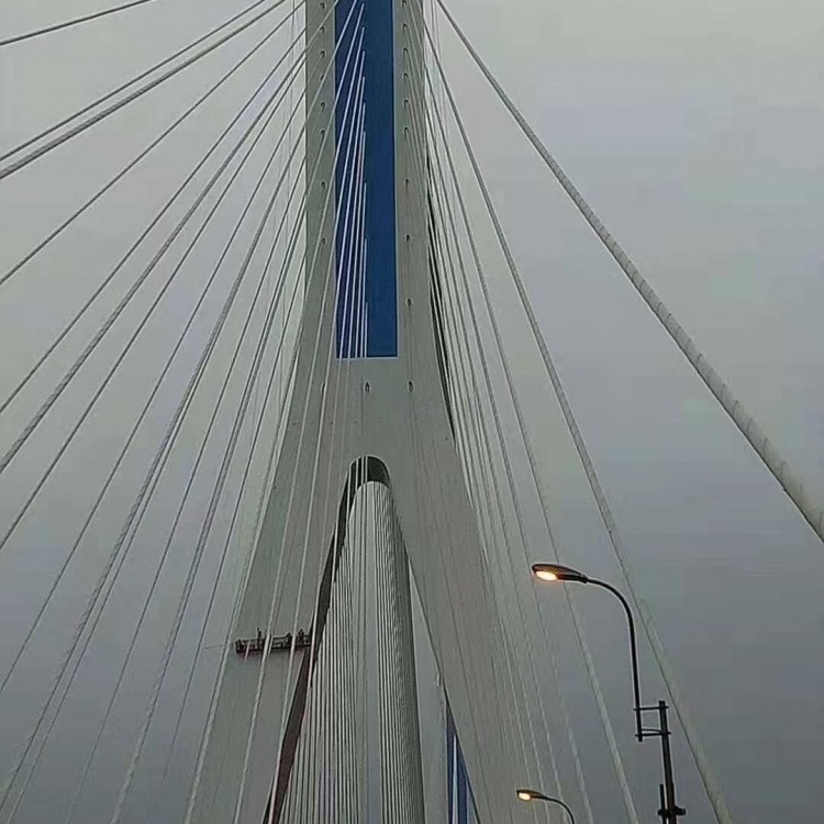 Bridge main tower basket