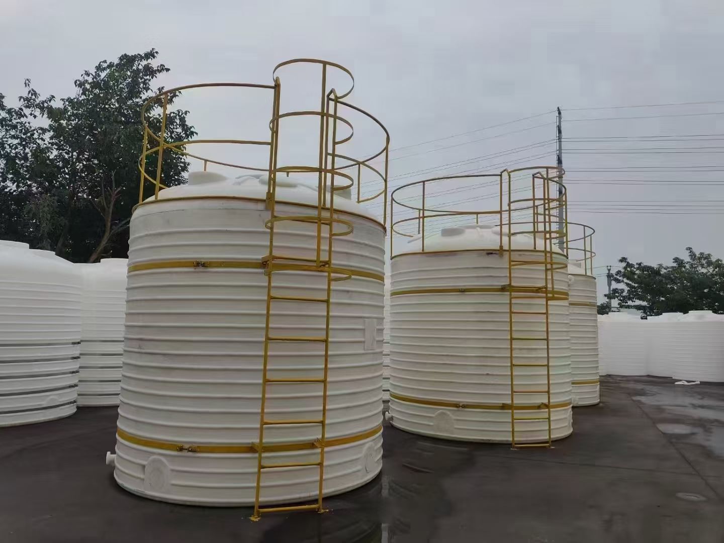 15吨液碱储罐 PE塑料大白桶 湖北水箱厂家 滚塑一体成型 塑料水塔