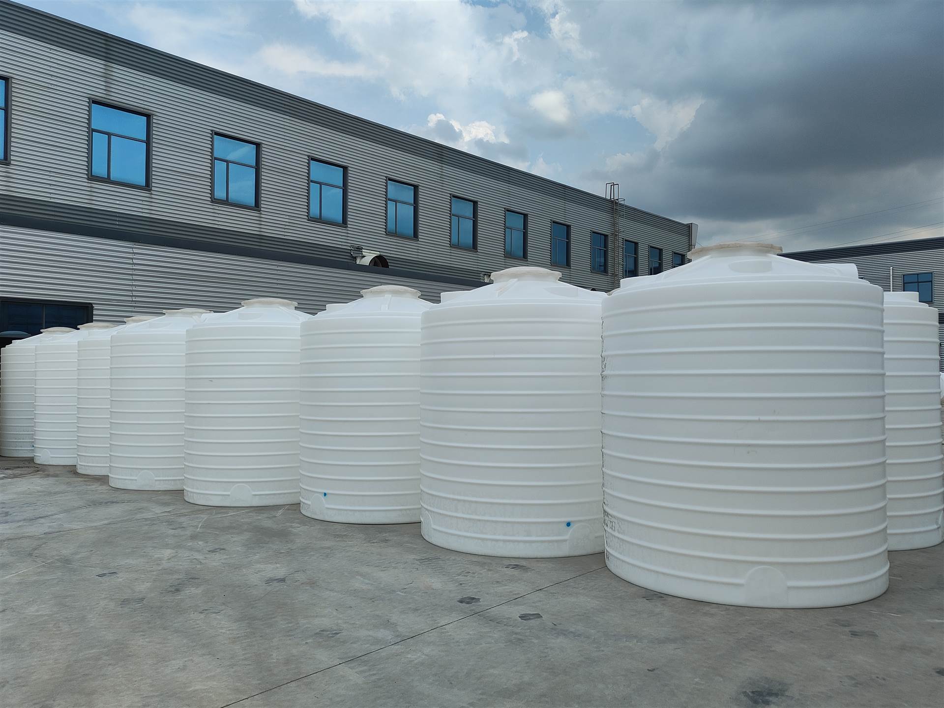 10吨PE储水箱 滚塑工艺 一体成型 湖北孝感厂家 10立方化工储罐