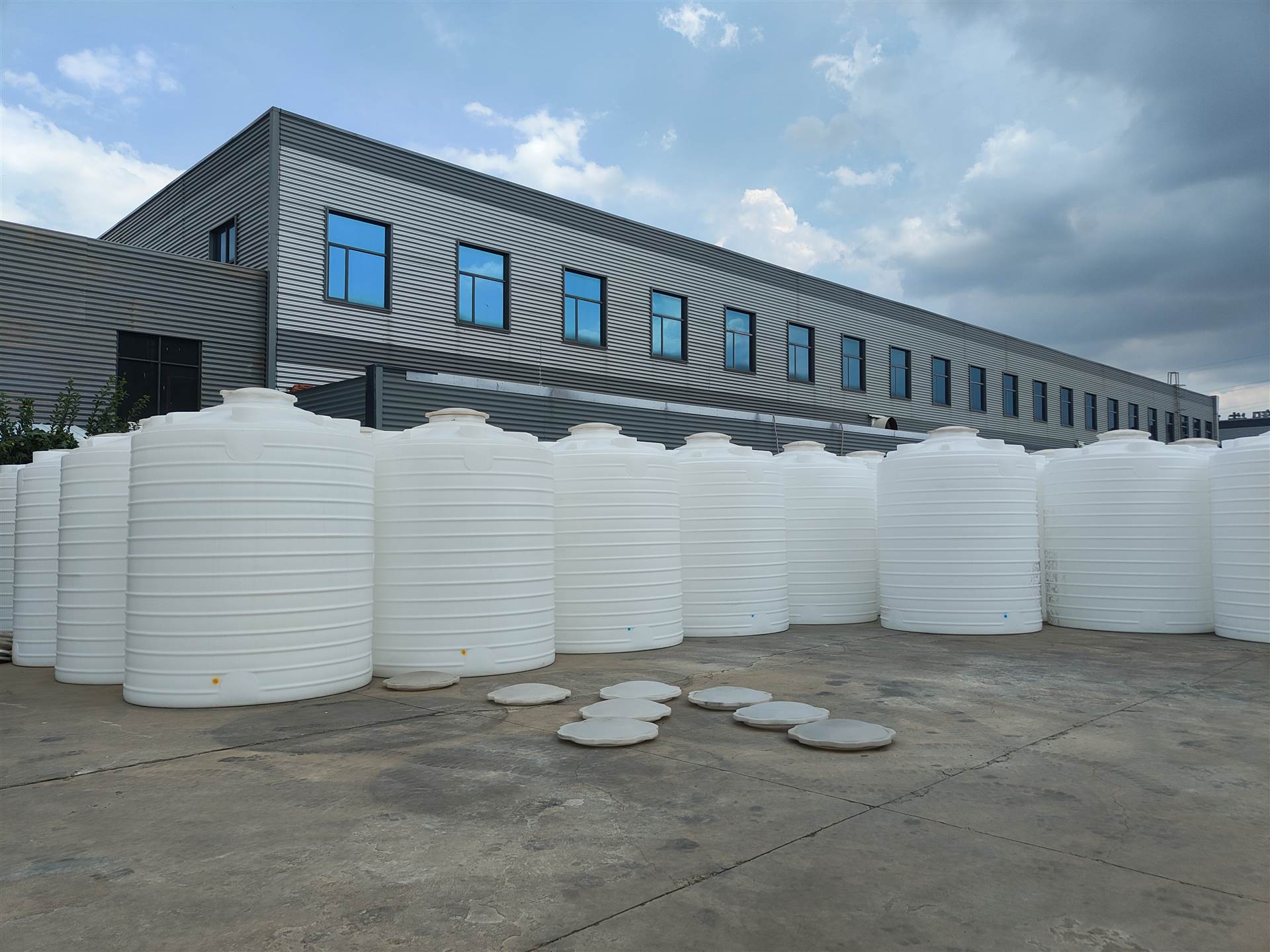 湖北10吨塑料水塔 PE储水罐 10立方水处理加药桶 耐酸碱防腐