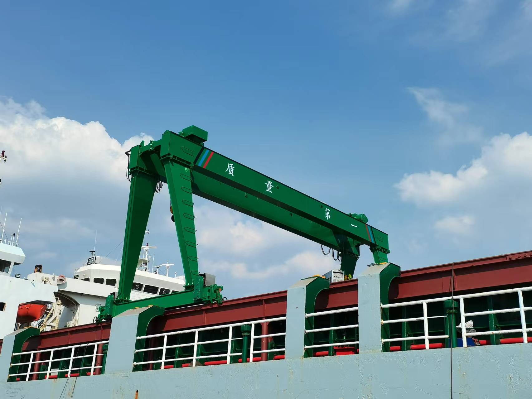 码头固定式吊机：济宁利沃工程机械有限公司的卓越之选