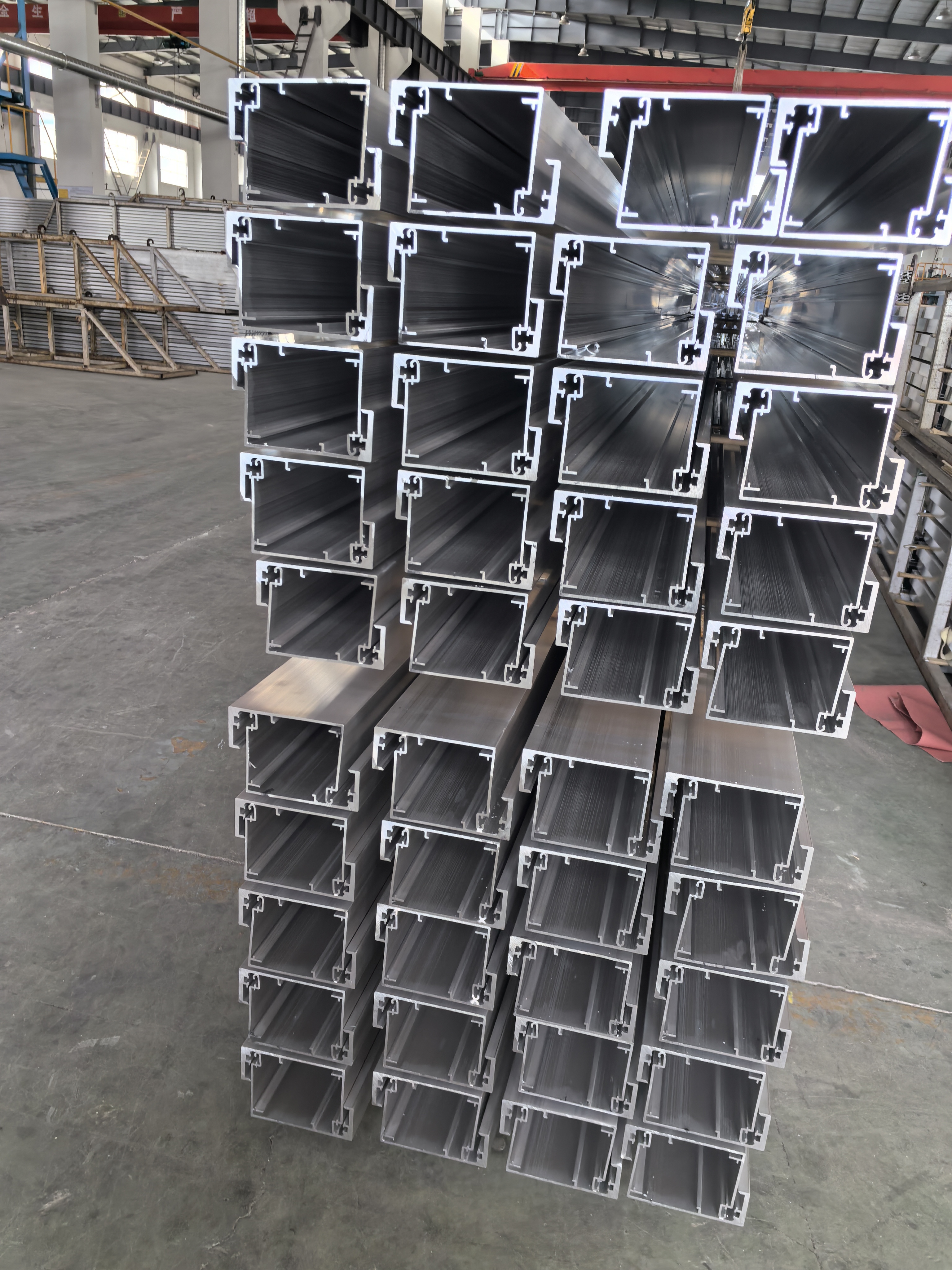 底盘电池铝型材应用