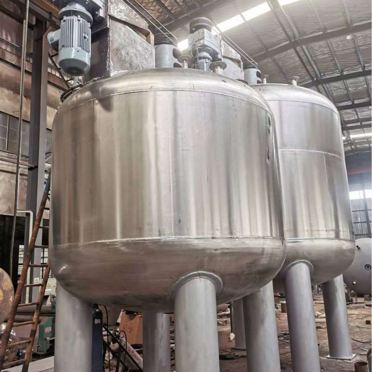 压力容器储罐生产现场
