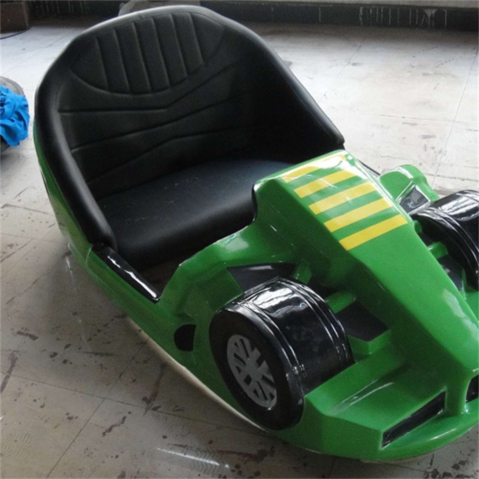 双人碰碰车：亲子游乐的绝佳选择