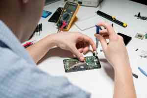 指南舟手机维修服务商：开启手机维修培训新时代