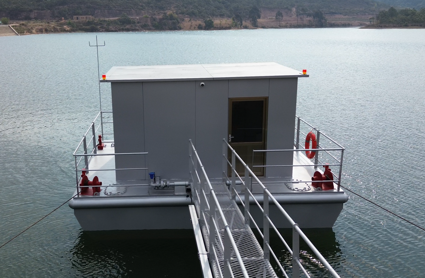 摇臂式取水浮船特点