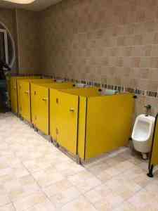 抗倍特二代板卫生间隔断订制，为何这家厂家值得信赖？