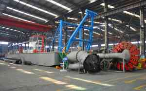 青州清淤设备批发厂家、选矿设备供应商、两栖多功能船工厂哪家可靠？青州市巨龙环保科技有限公司年产值5亿·出口超5000万美元