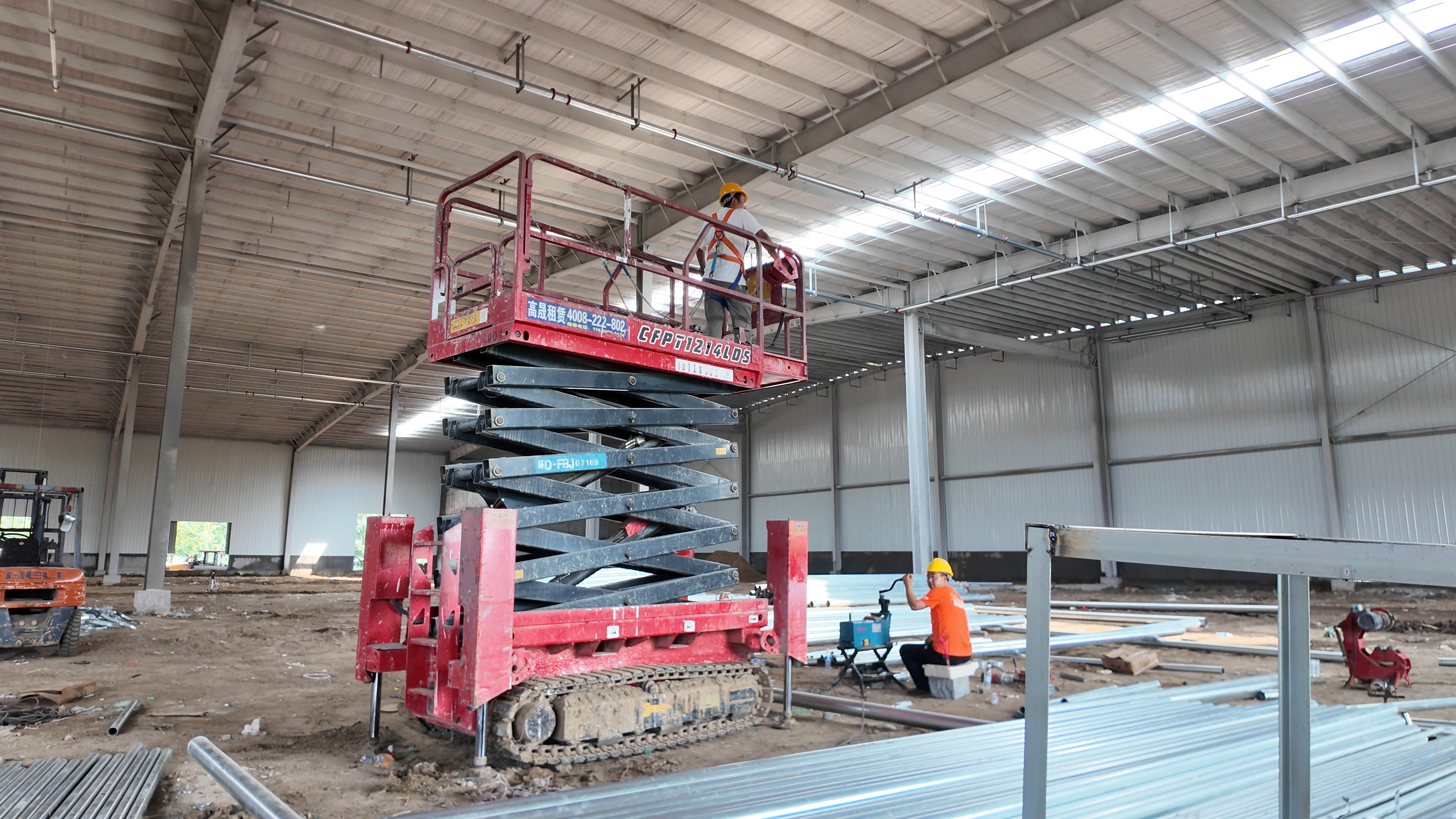 高晟工程机械租赁剪刀车作业场景