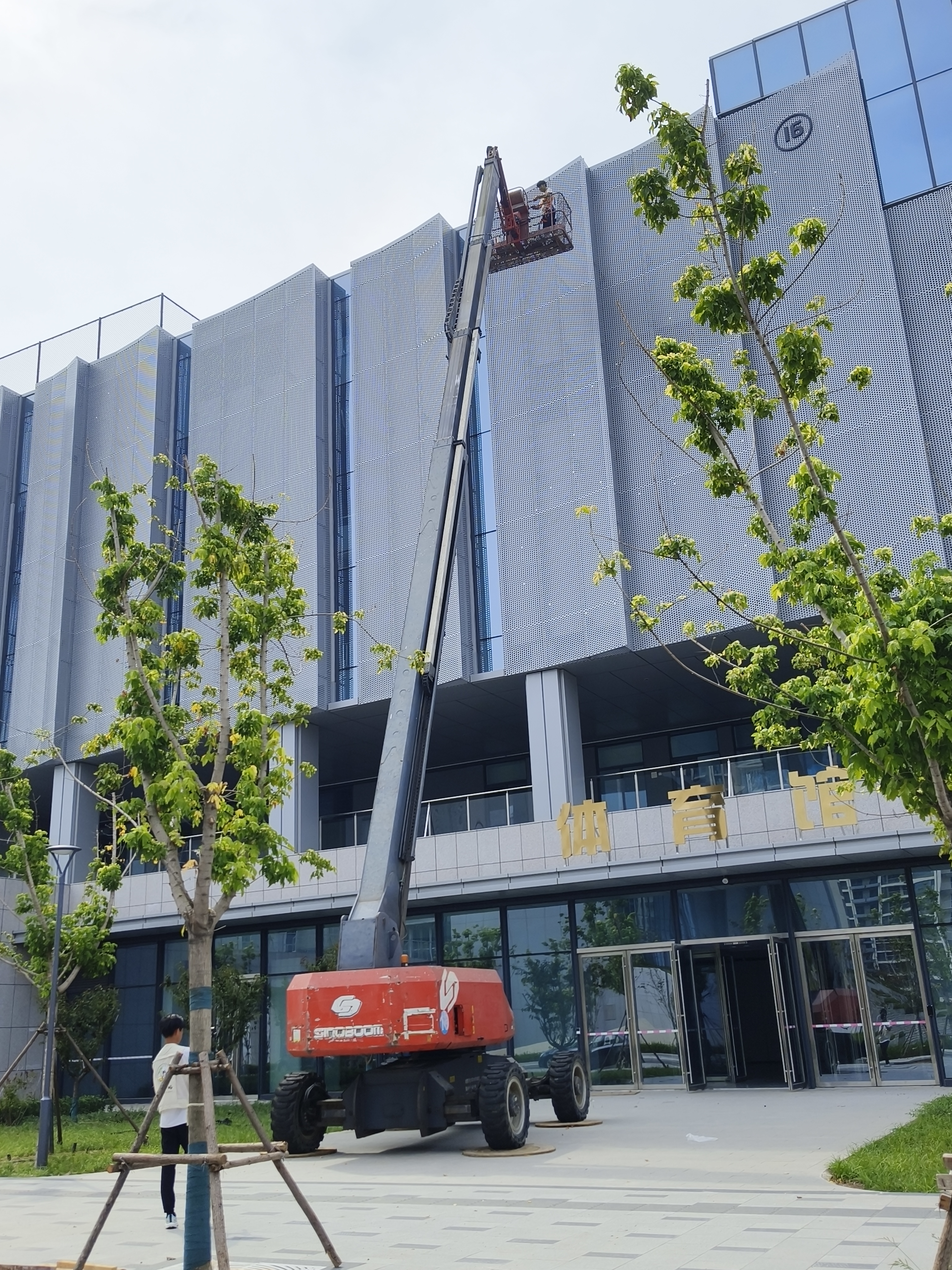 高晟工程机械租赁举升机作业场景