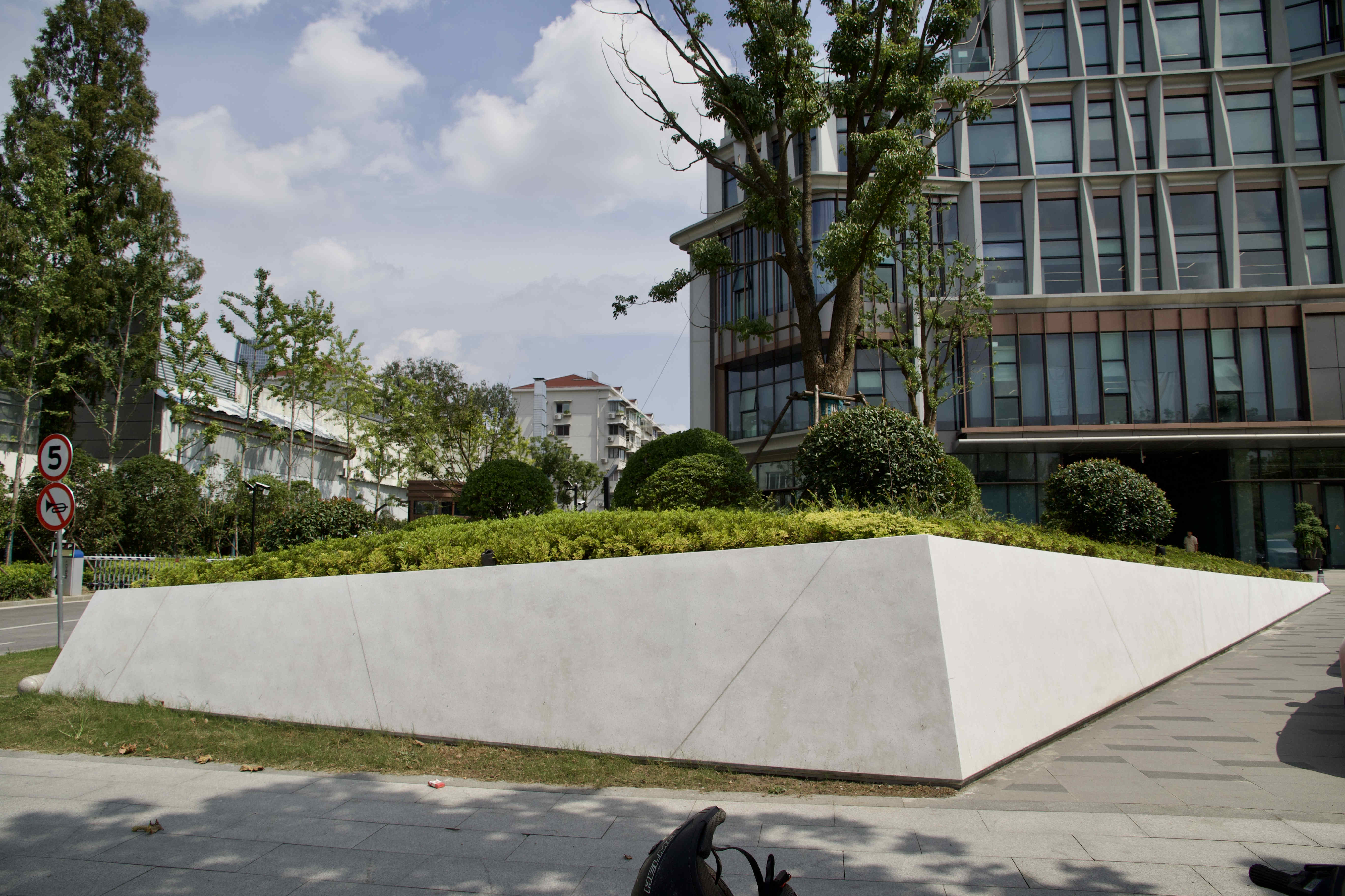 上海拜石水磨石坐凳展示