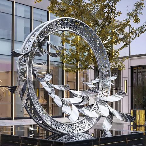 云南莱瑞达不锈钢雕像产品展示