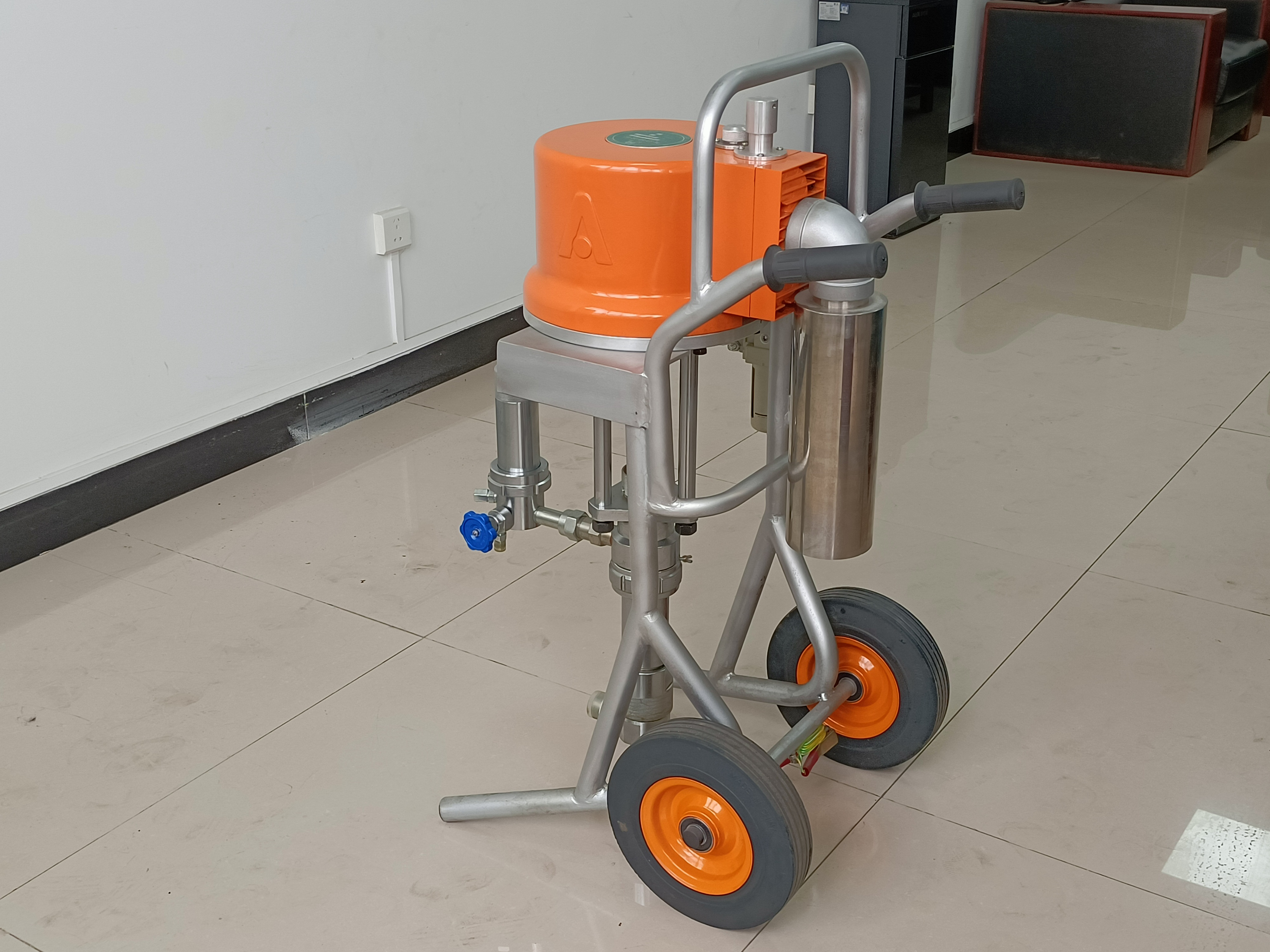 重庆起航喷涂设备有限公司生产场景