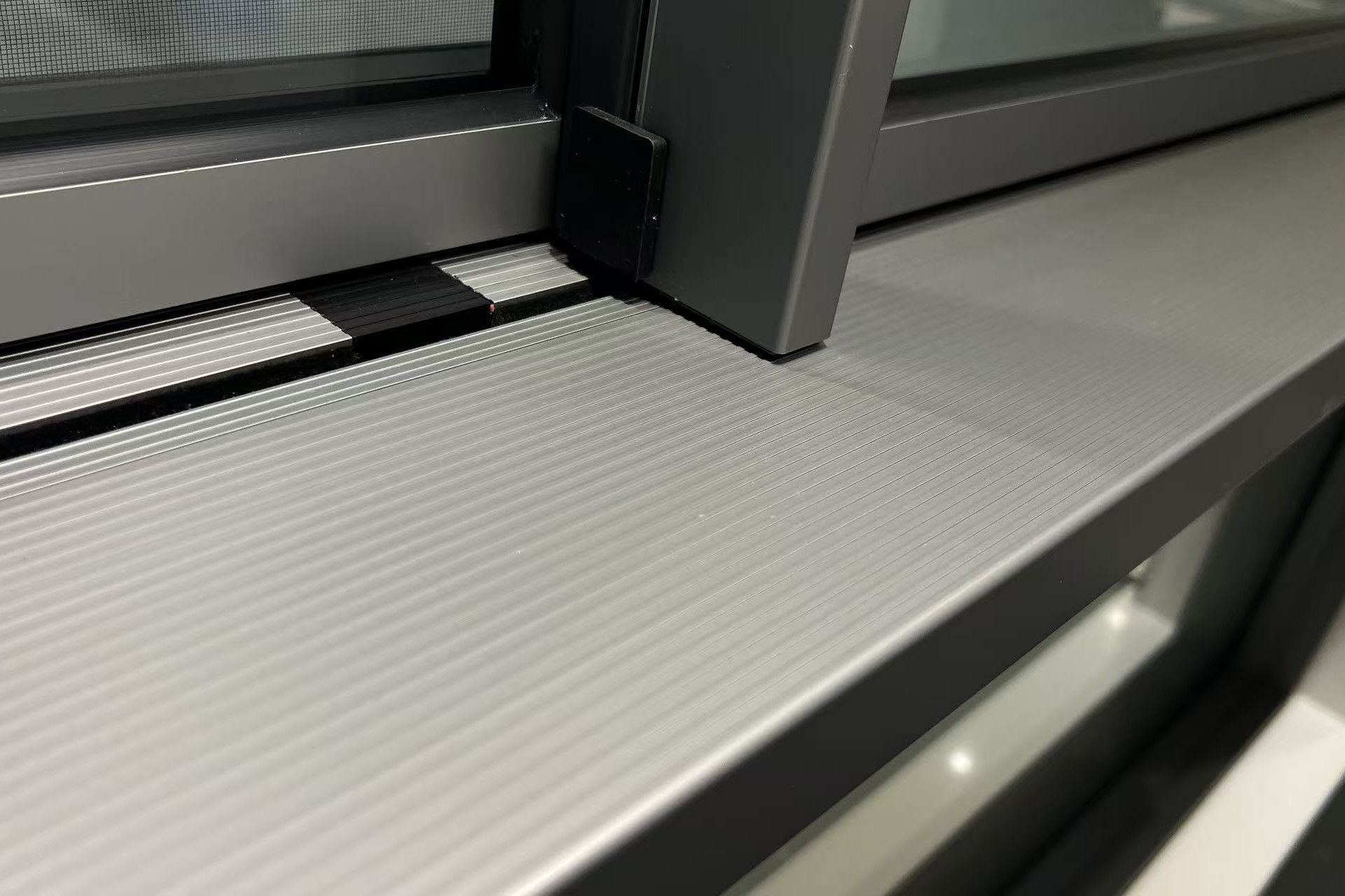 曼亭鸟门窗制造场景