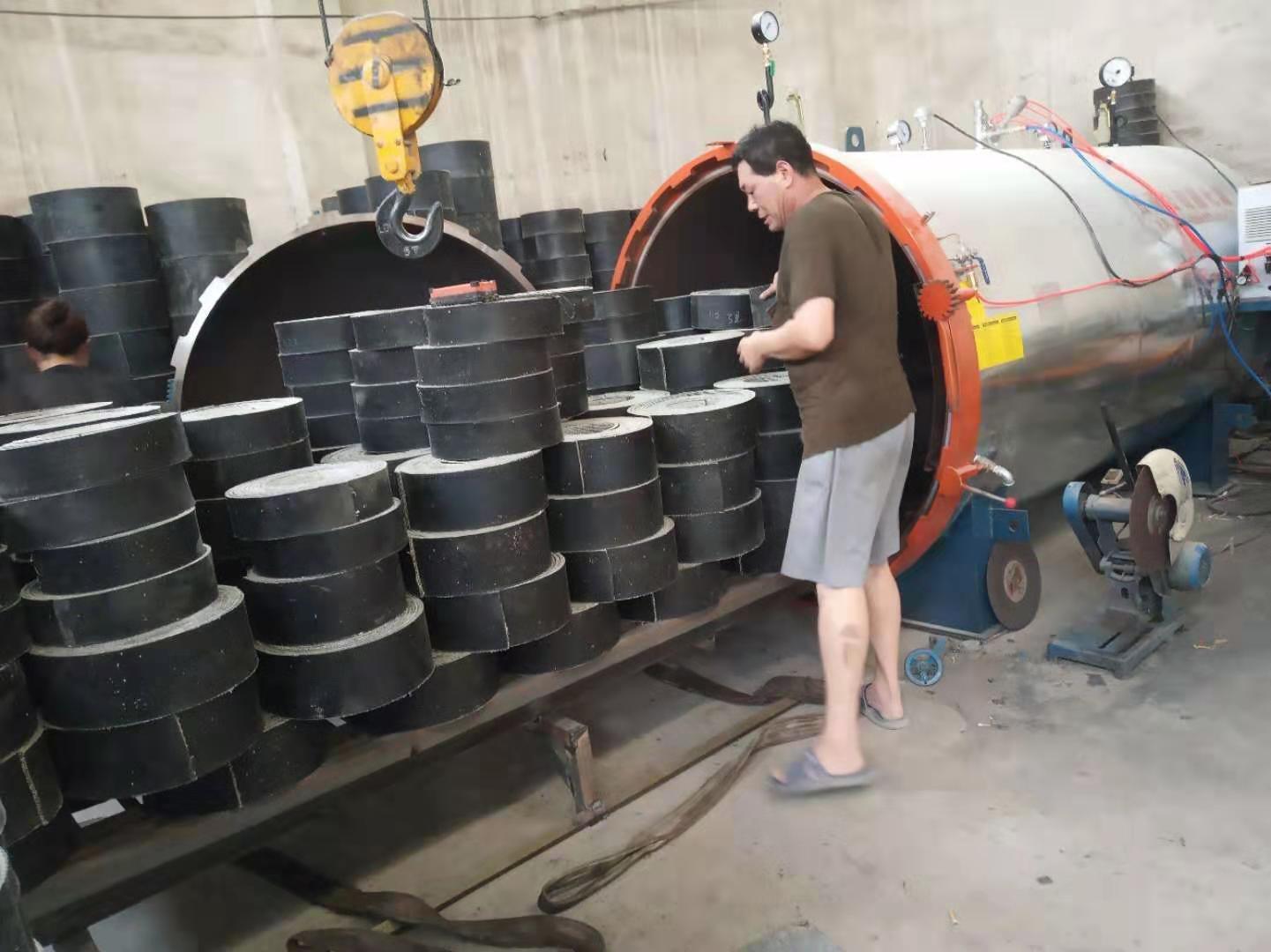 山东壹九八六工业装备有限公司硫化罐生产车间场景