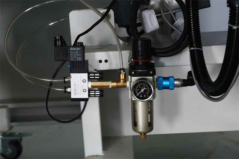 东莞市宝拾兴智能包装设备生产车间场景