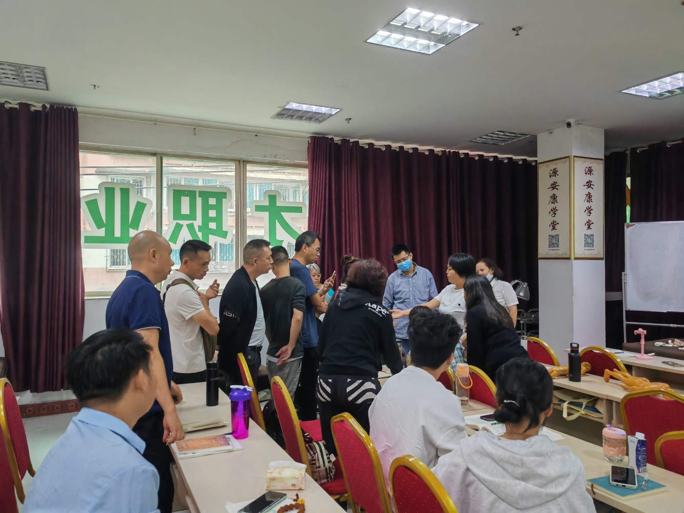 源安康杏林培训学校教学场景